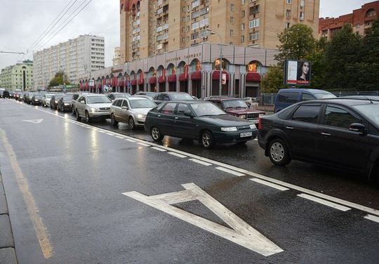 ЦОДД: в Москве стали реже парковаться на выделенных полосах