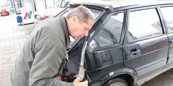 Как проверить качество бензина прямо на заправке?