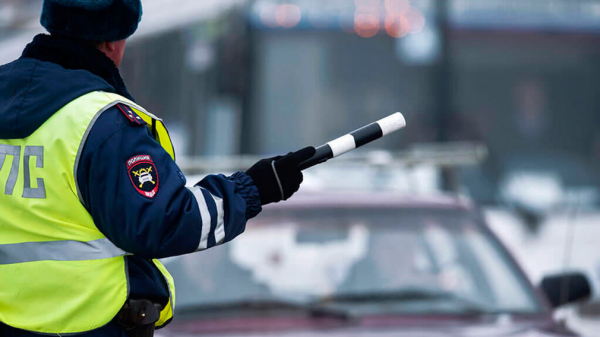 Российским автомобилистам рассказали, когда нельзя останавливаться по требованию инспектора ГИБДД