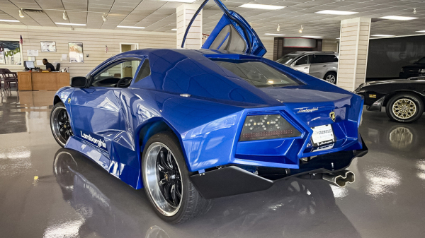 Honda Civic в кузове Lamborghini продается в США за 2 млн рублей