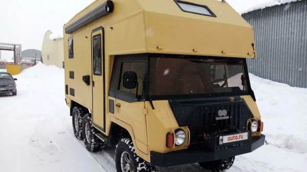 Кемпер на базе вездехода Pinzgauer 6x6 продается в России за 15 млн рублей